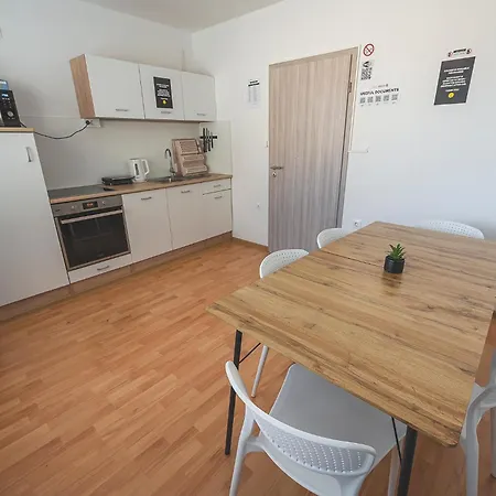 Do Avta 4* Ljubljana