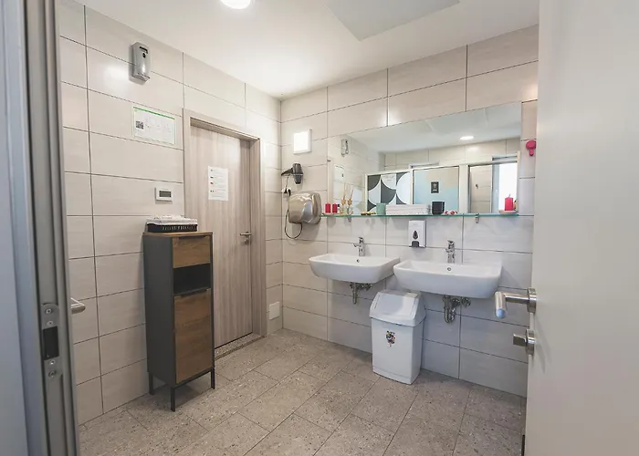 Do Avta Hiša za goste 4*